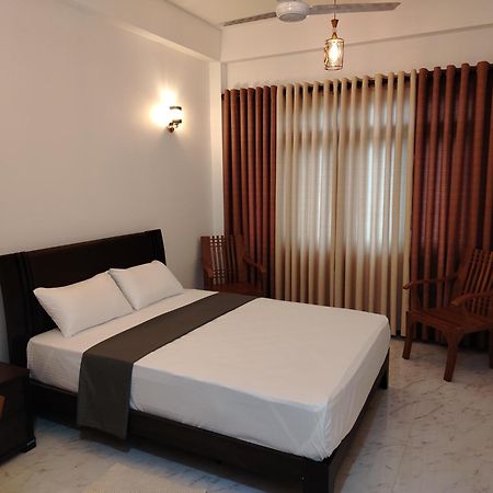 Diora Hotel Ratnapura Dış mekan fotoğraf