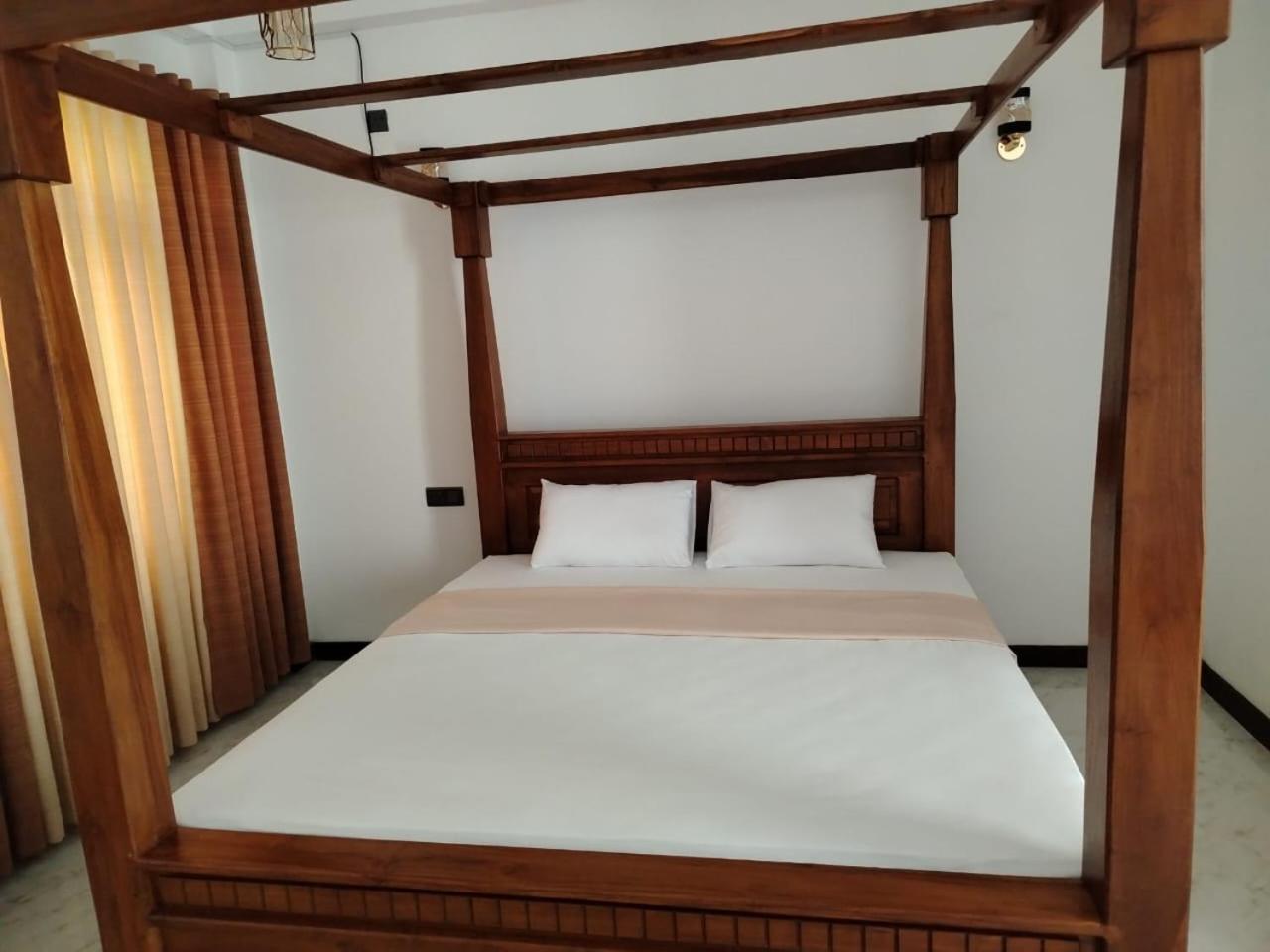 Diora Hotel Ratnapura Dış mekan fotoğraf