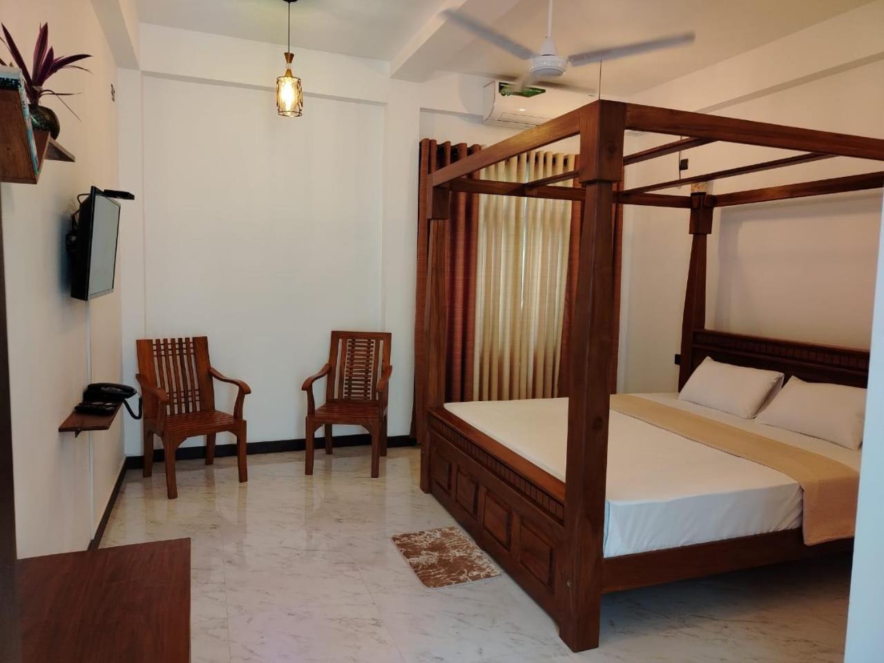 Diora Hotel Ratnapura Dış mekan fotoğraf