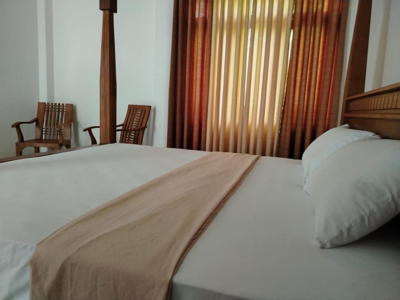 Diora Hotel Ratnapura Dış mekan fotoğraf