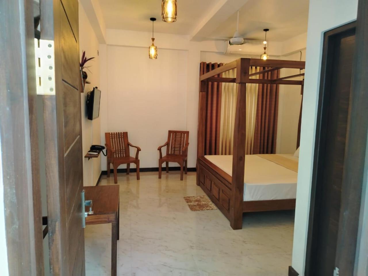 Diora Hotel Ratnapura Dış mekan fotoğraf