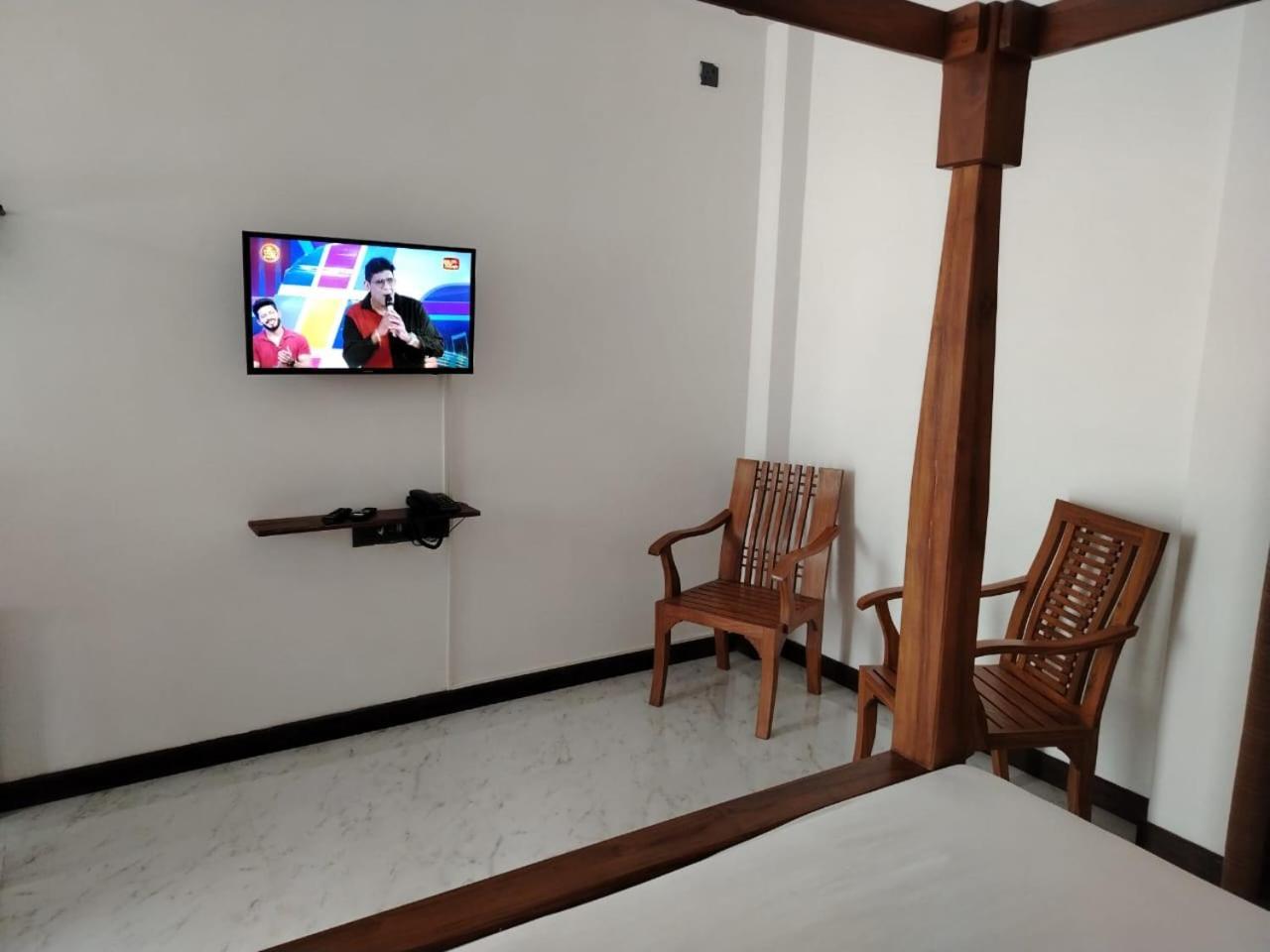 Diora Hotel Ratnapura Dış mekan fotoğraf