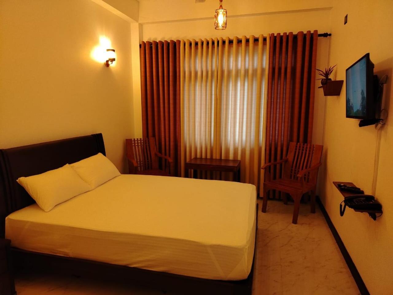 Diora Hotel Ratnapura Dış mekan fotoğraf