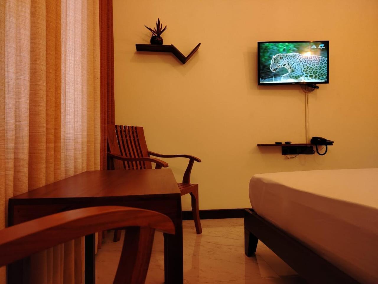 Diora Hotel Ratnapura Dış mekan fotoğraf