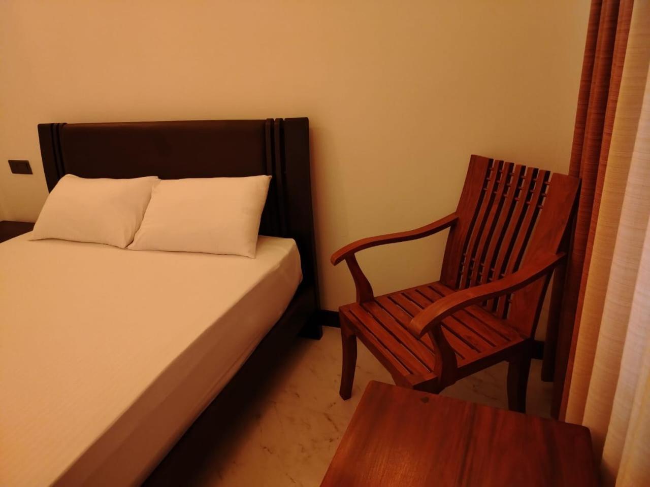 Diora Hotel Ratnapura Dış mekan fotoğraf