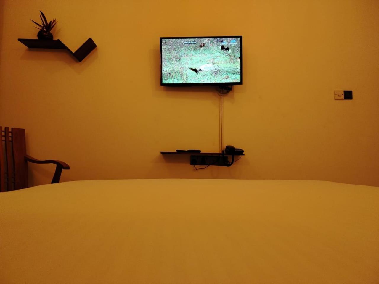 Diora Hotel Ratnapura Dış mekan fotoğraf