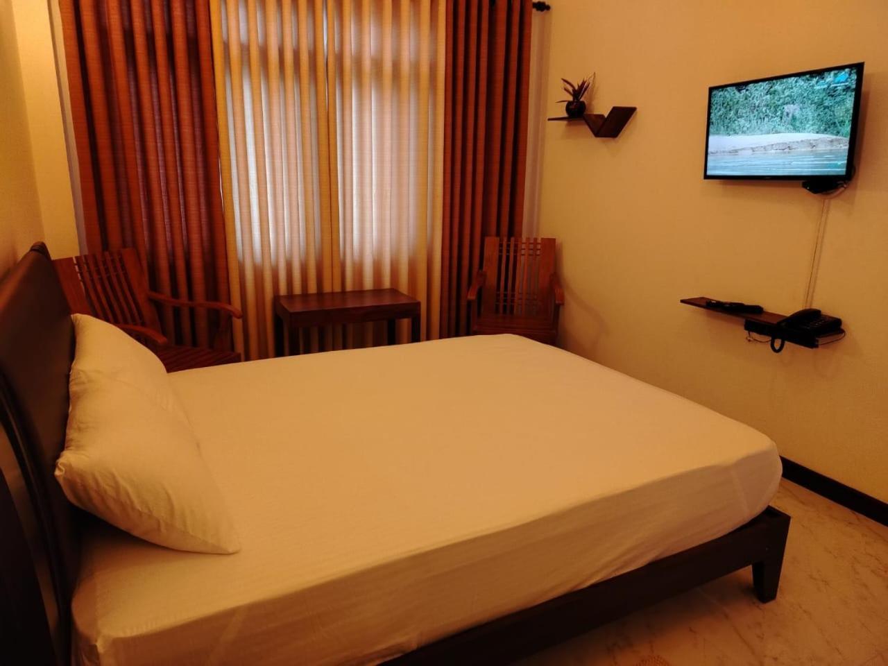 Diora Hotel Ratnapura Dış mekan fotoğraf