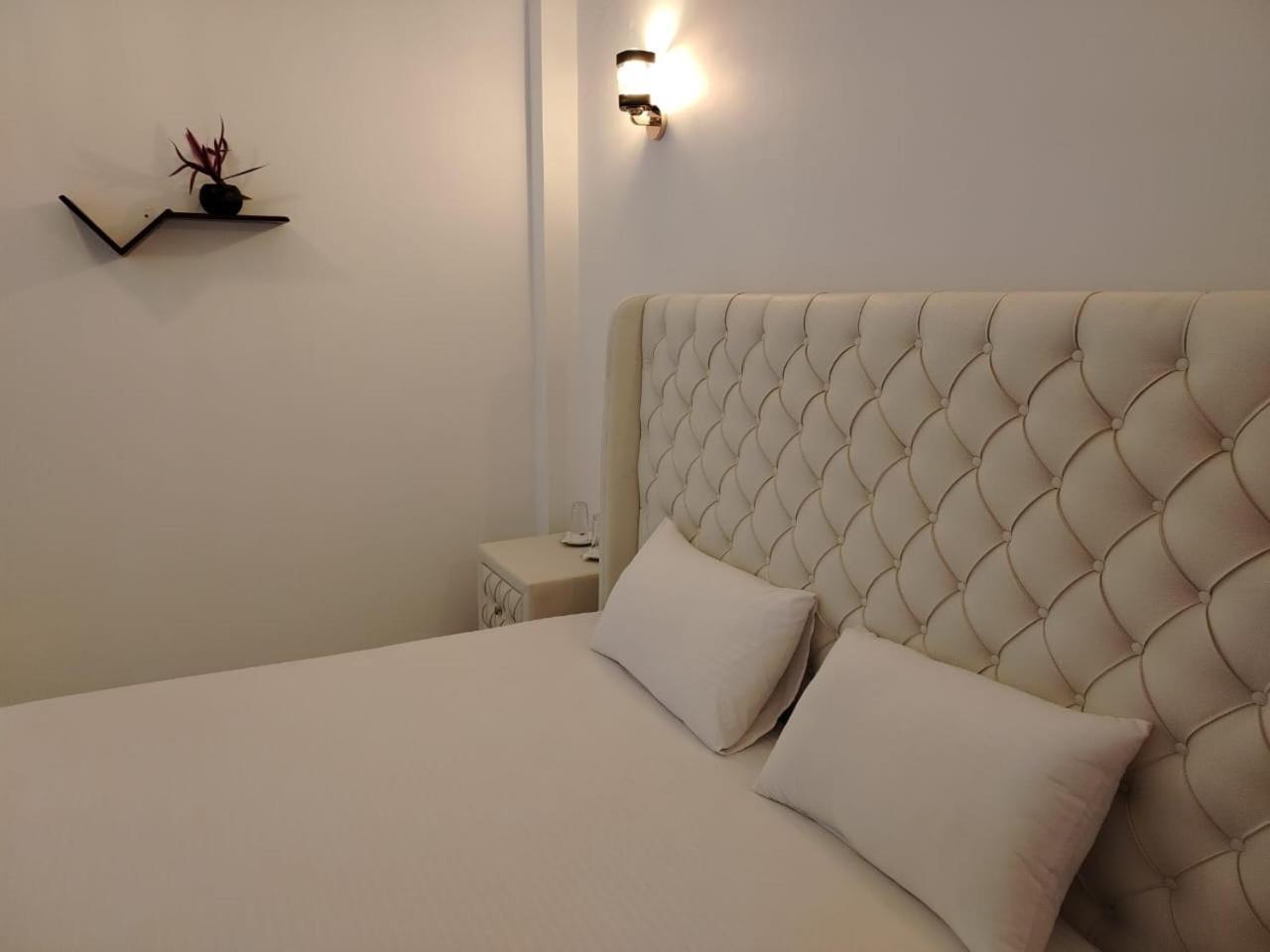 Diora Hotel Ratnapura Dış mekan fotoğraf