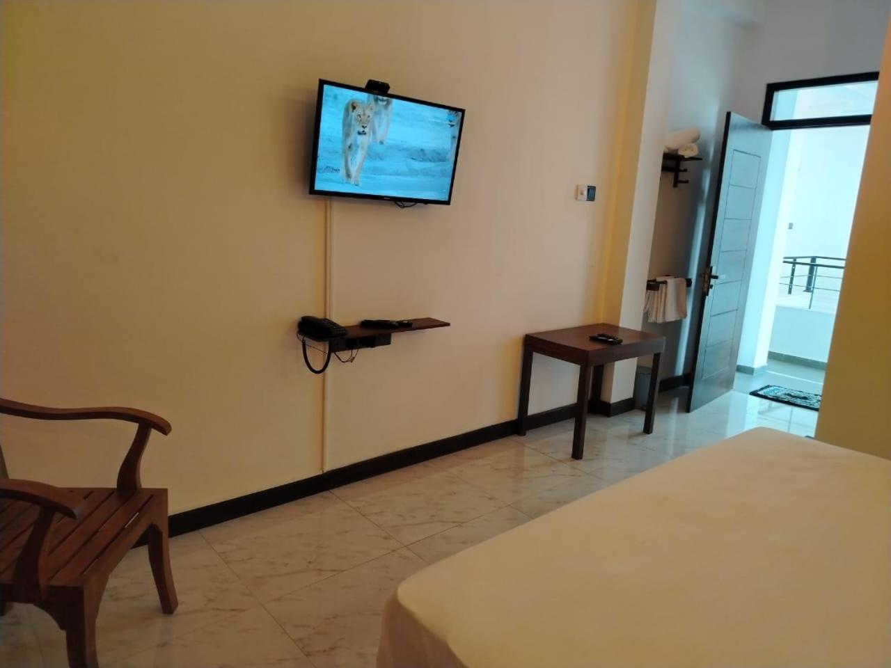 Diora Hotel Ratnapura Dış mekan fotoğraf