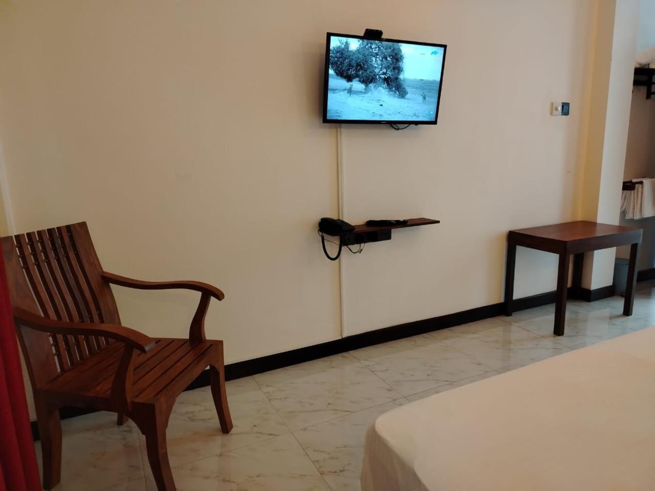 Diora Hotel Ratnapura Dış mekan fotoğraf