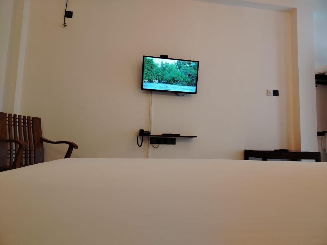 Diora Hotel Ratnapura Dış mekan fotoğraf