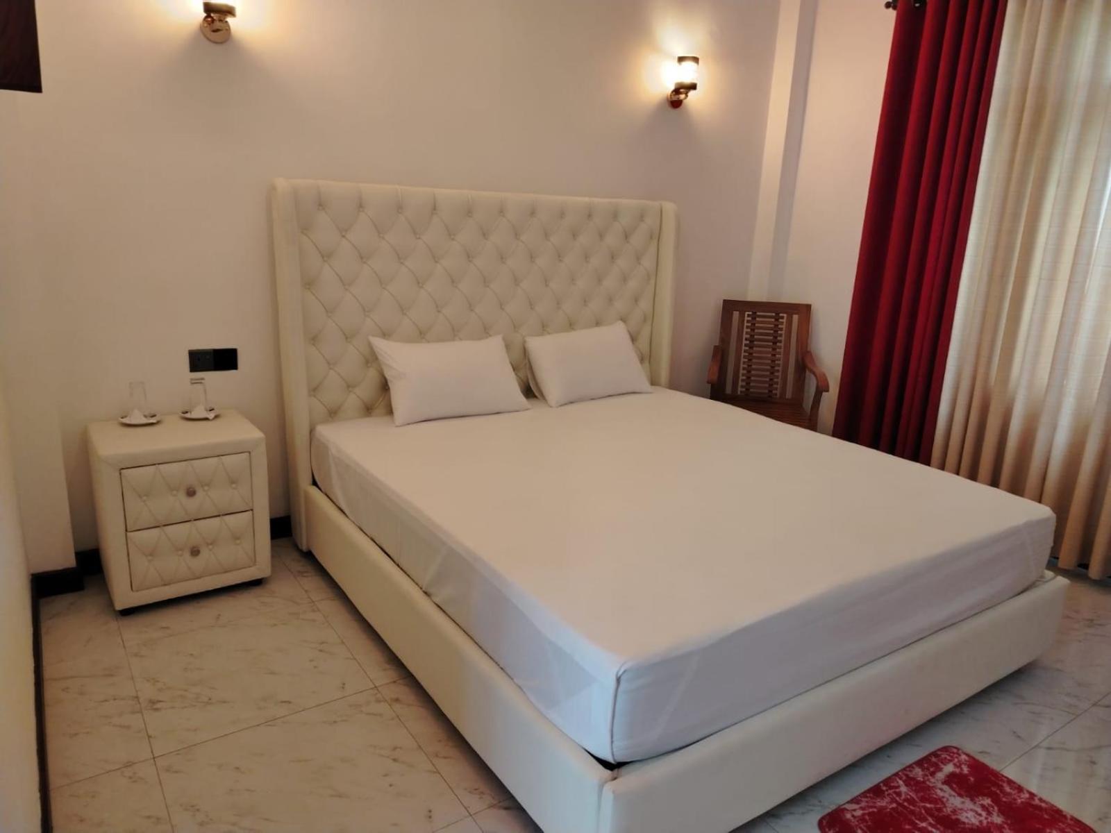 Diora Hotel Ratnapura Dış mekan fotoğraf