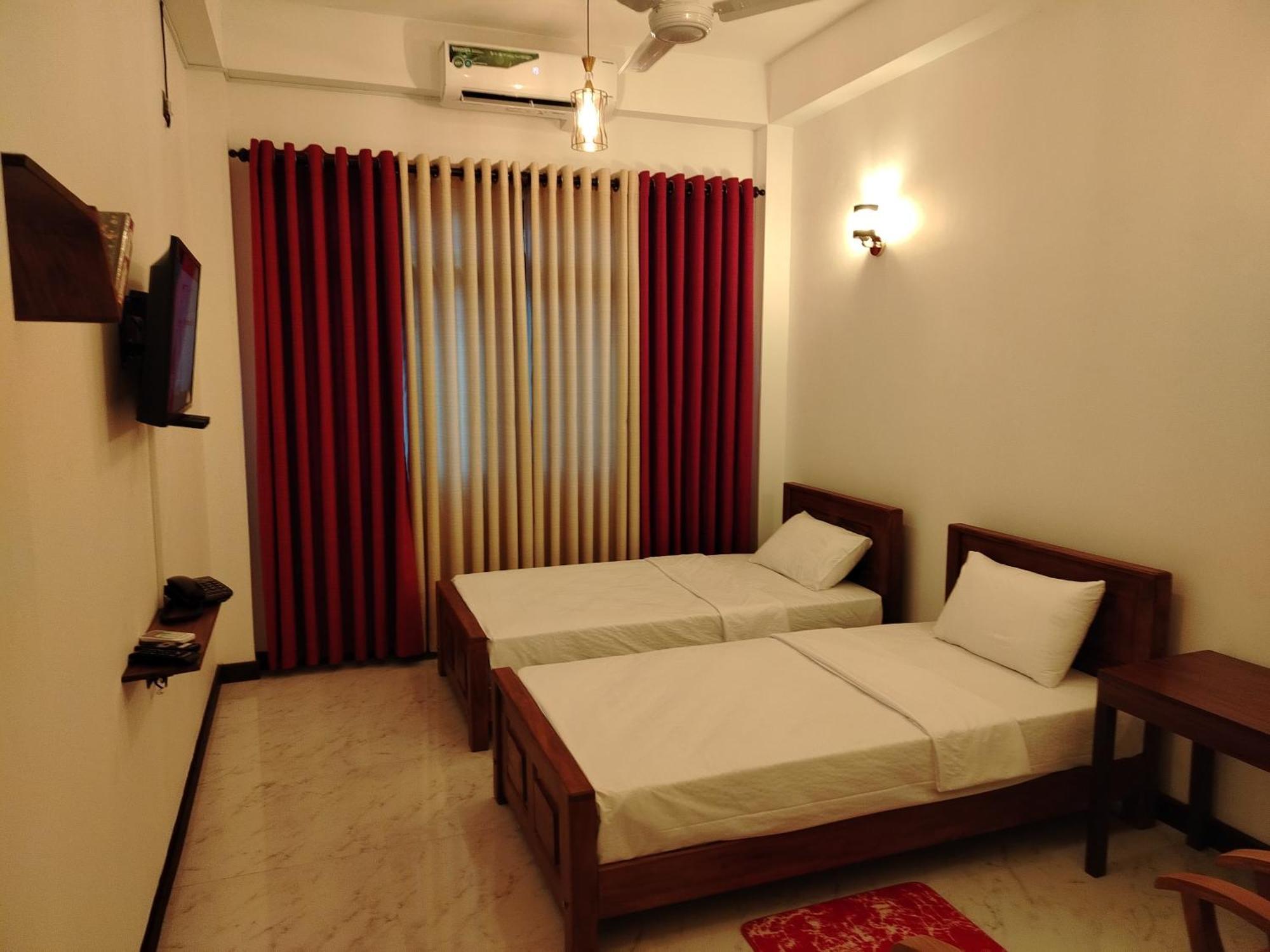 Diora Hotel Ratnapura Dış mekan fotoğraf
