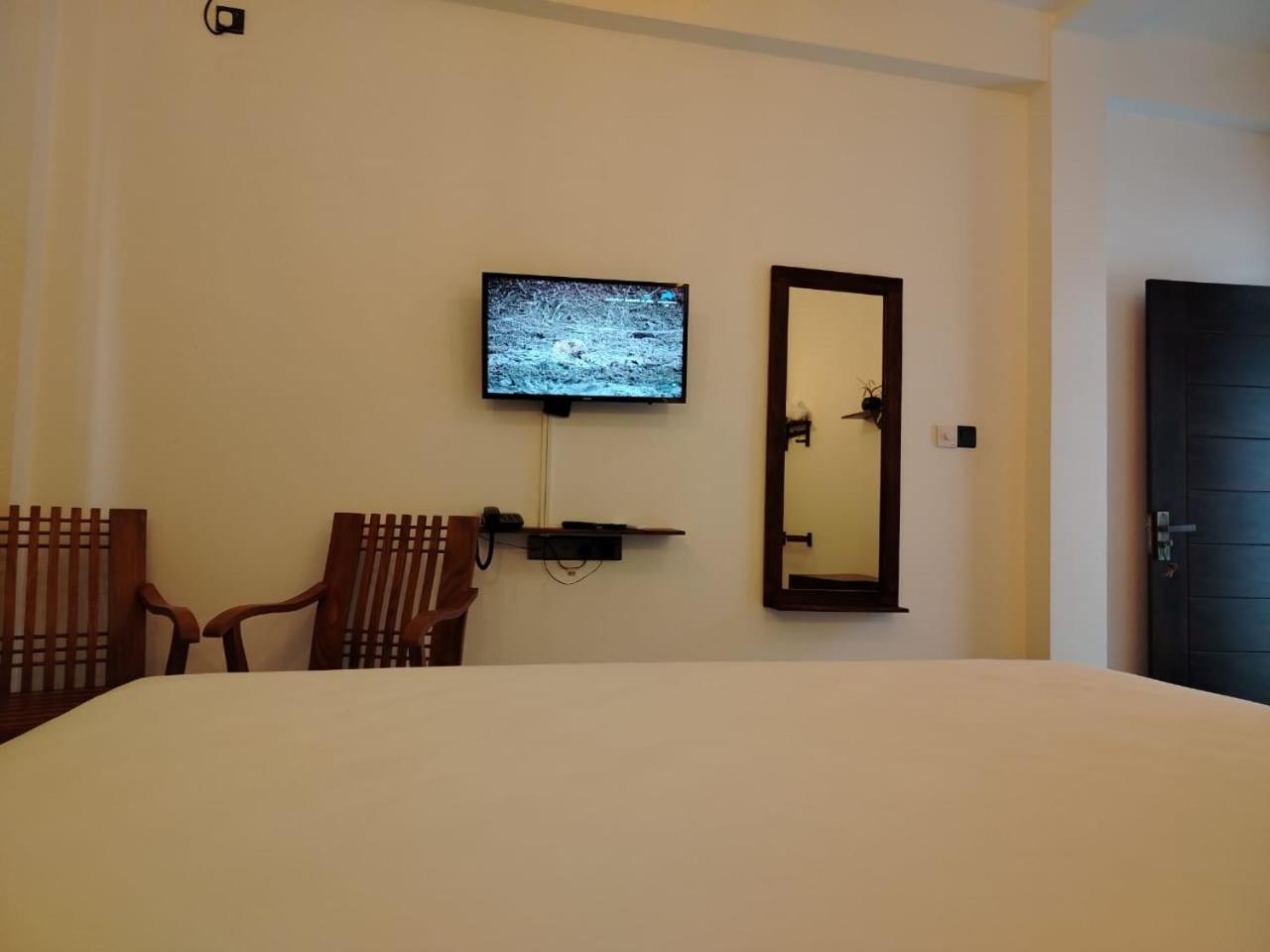 Diora Hotel Ratnapura Dış mekan fotoğraf
