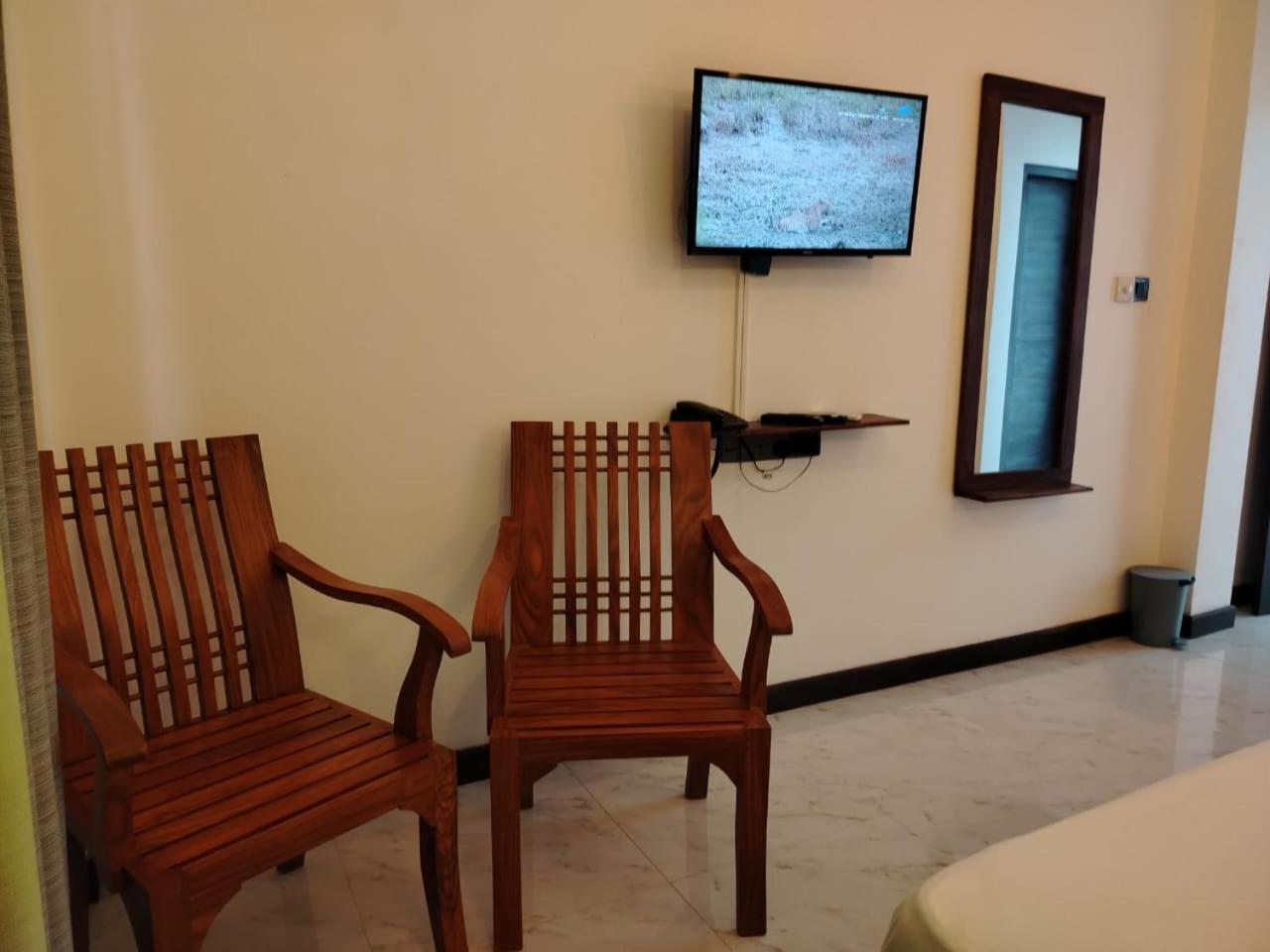 Diora Hotel Ratnapura Dış mekan fotoğraf