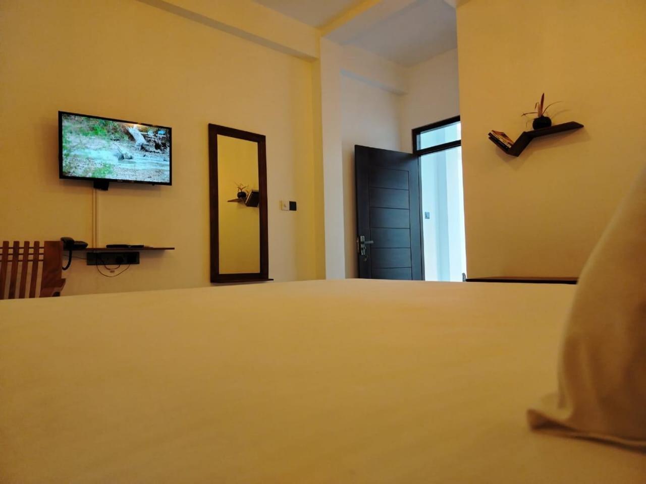 Diora Hotel Ratnapura Dış mekan fotoğraf