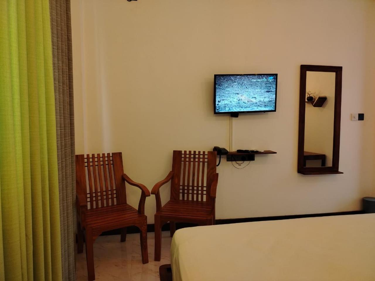 Diora Hotel Ratnapura Dış mekan fotoğraf