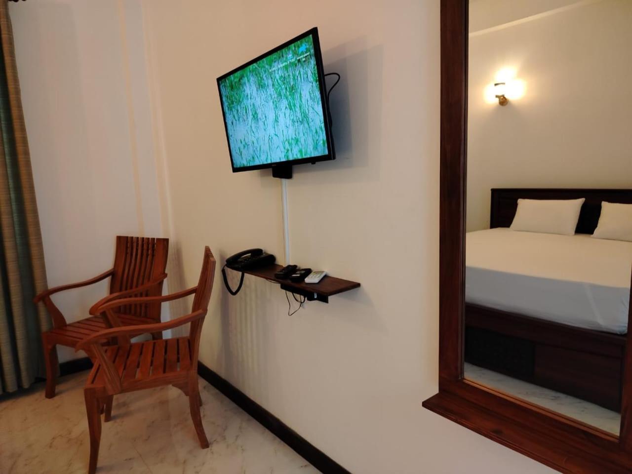 Diora Hotel Ratnapura Dış mekan fotoğraf