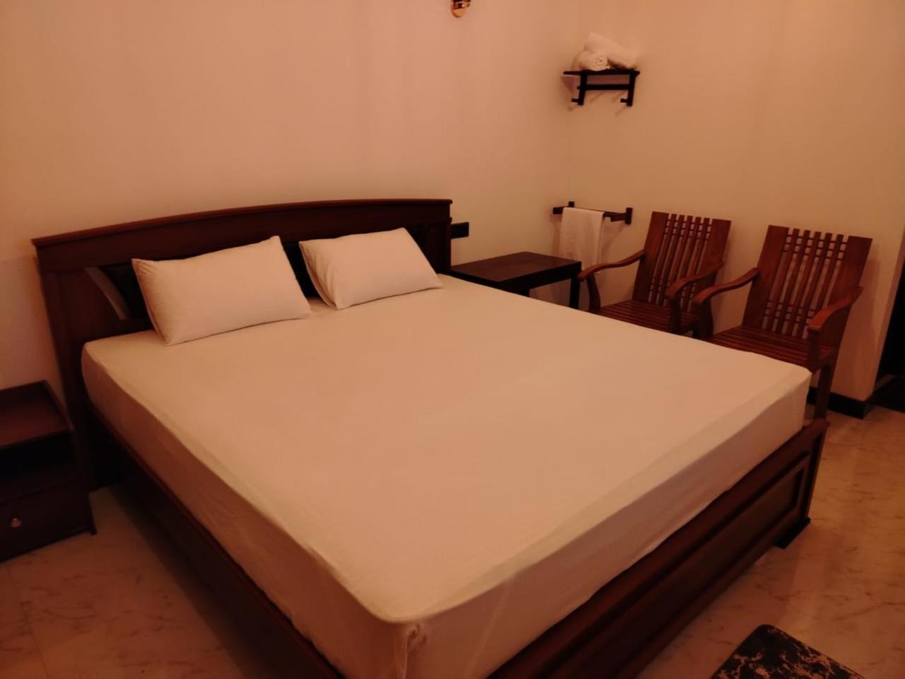 Diora Hotel Ratnapura Dış mekan fotoğraf