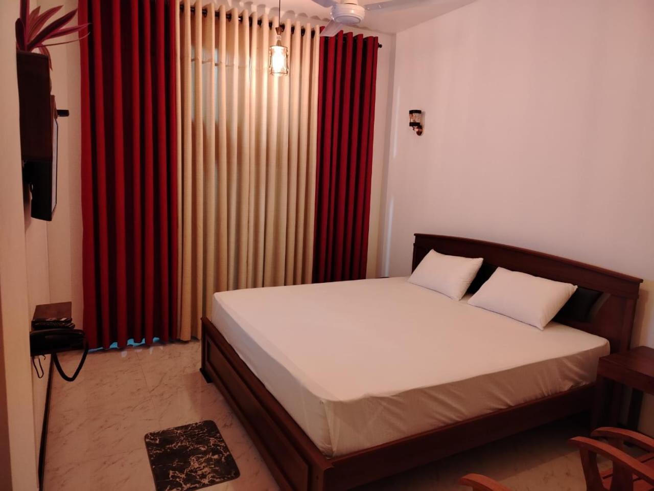 Diora Hotel Ratnapura Dış mekan fotoğraf