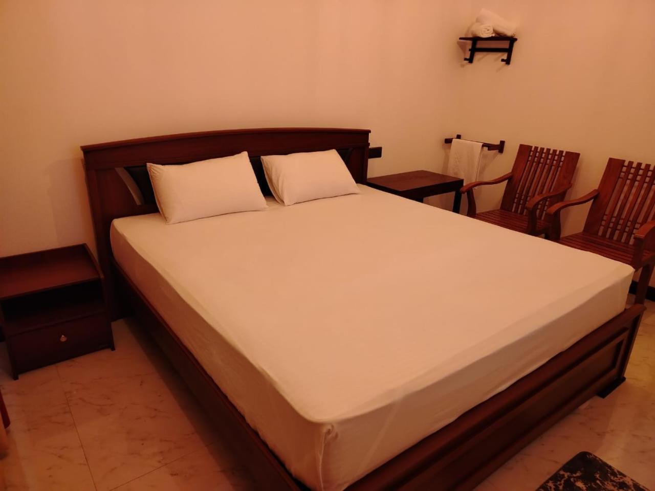 Diora Hotel Ratnapura Dış mekan fotoğraf