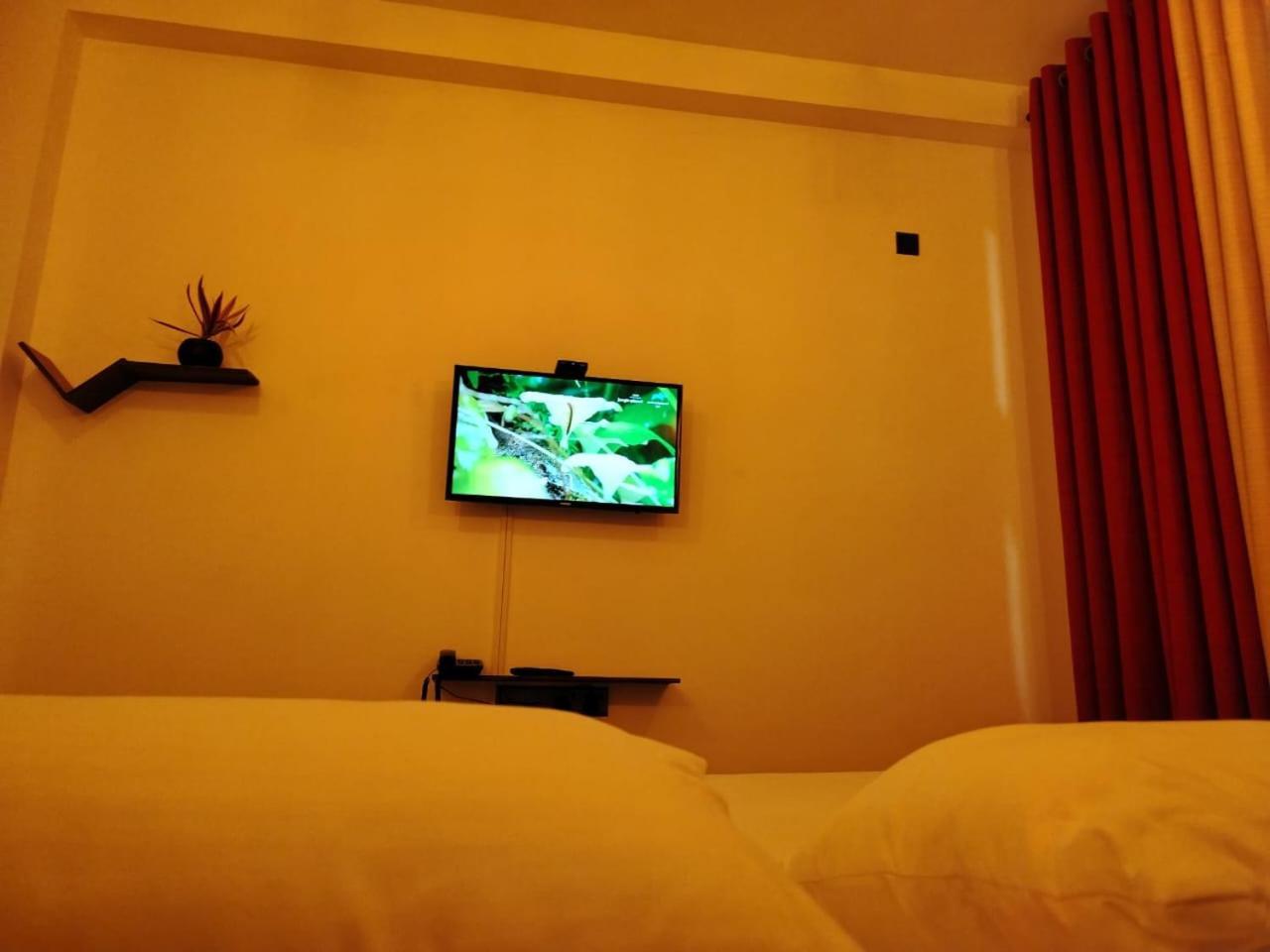 Diora Hotel Ratnapura Dış mekan fotoğraf