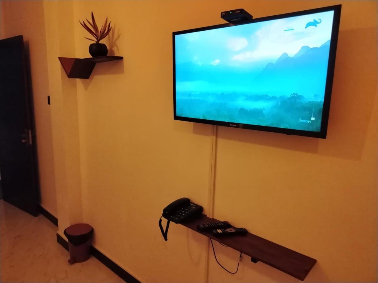 Diora Hotel Ratnapura Dış mekan fotoğraf
