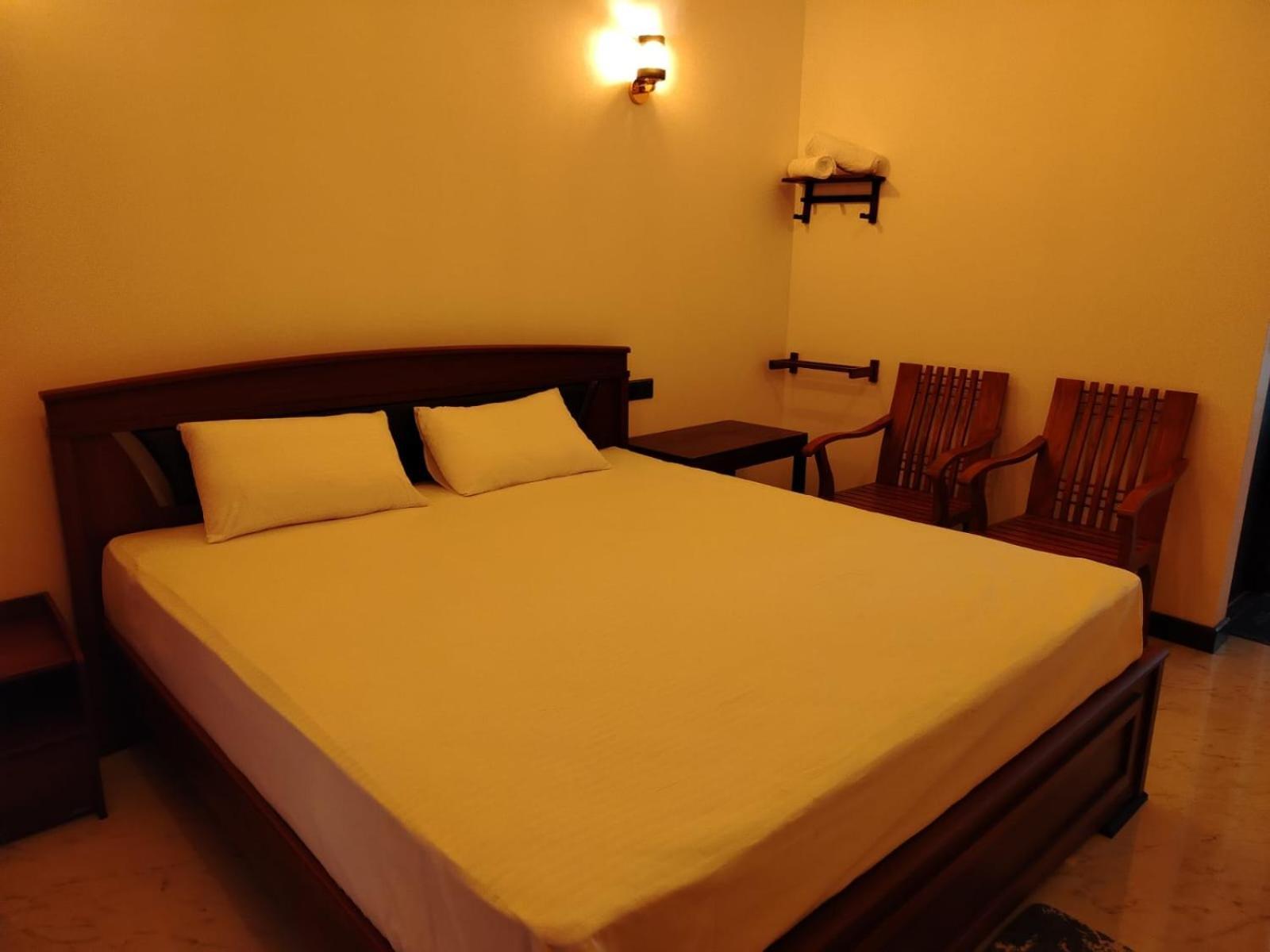 Diora Hotel Ratnapura Dış mekan fotoğraf