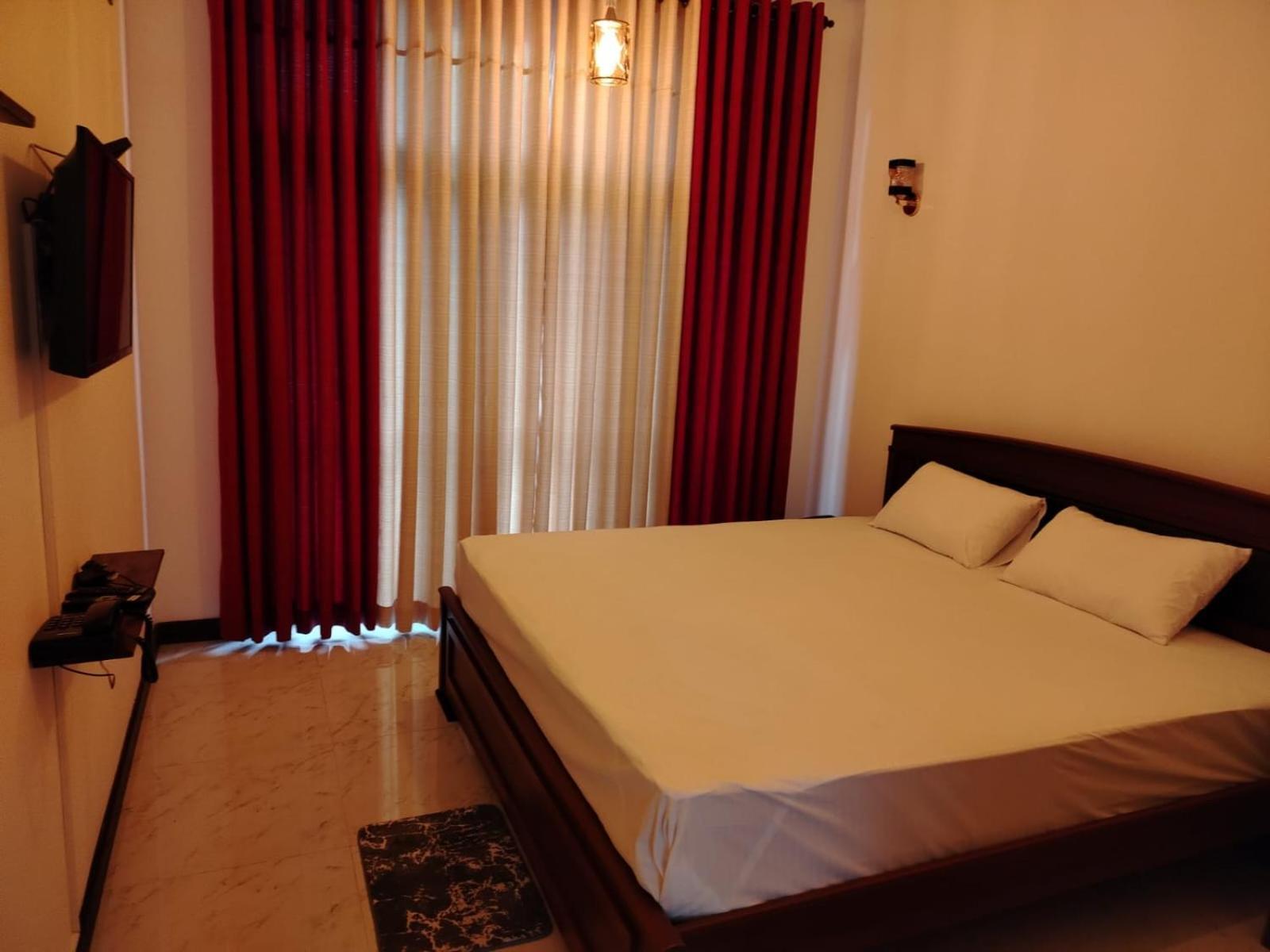 Diora Hotel Ratnapura Dış mekan fotoğraf