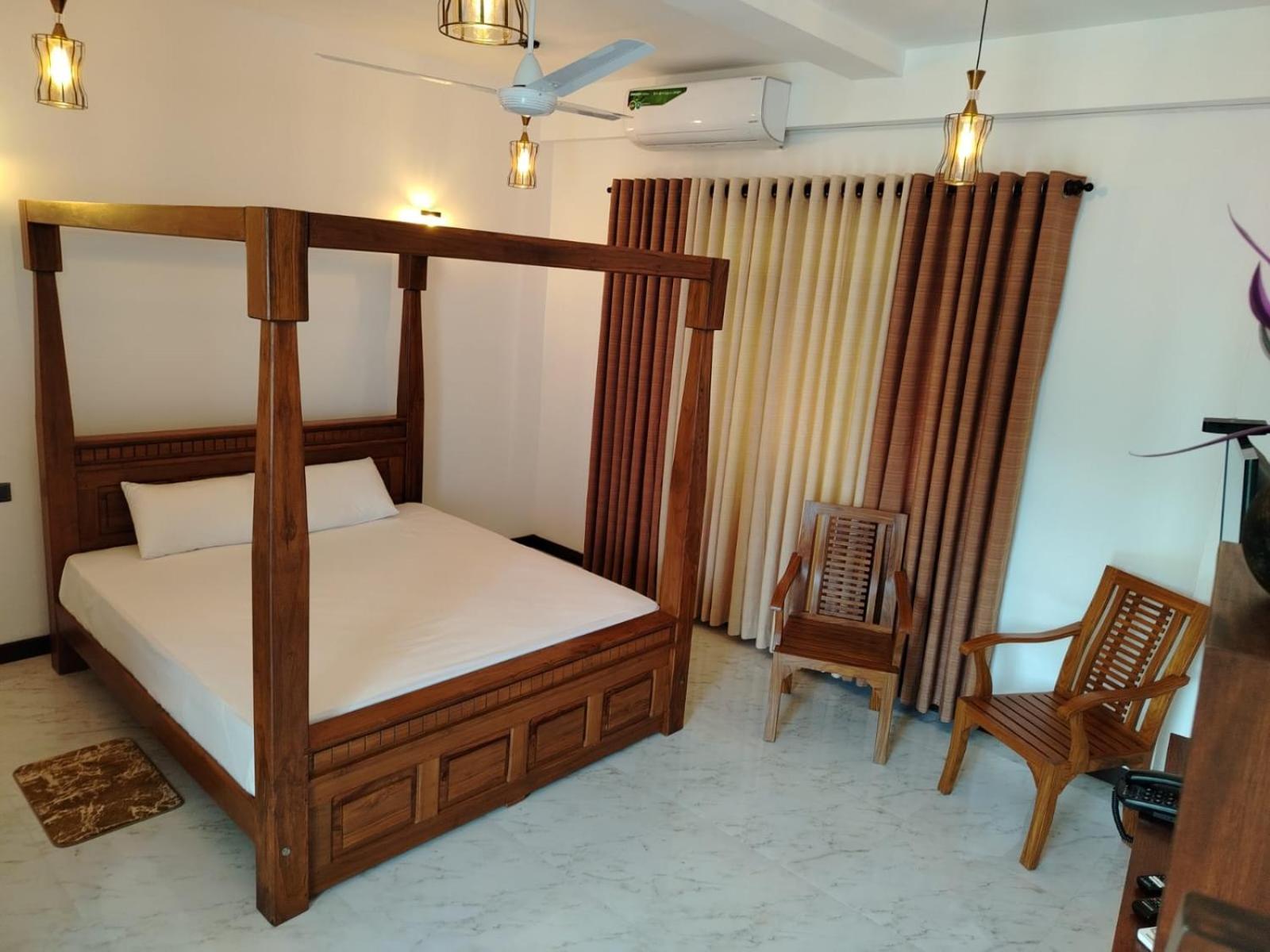 Diora Hotel Ratnapura Dış mekan fotoğraf