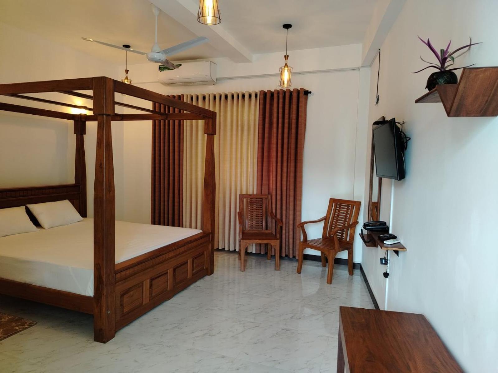 Diora Hotel Ratnapura Dış mekan fotoğraf